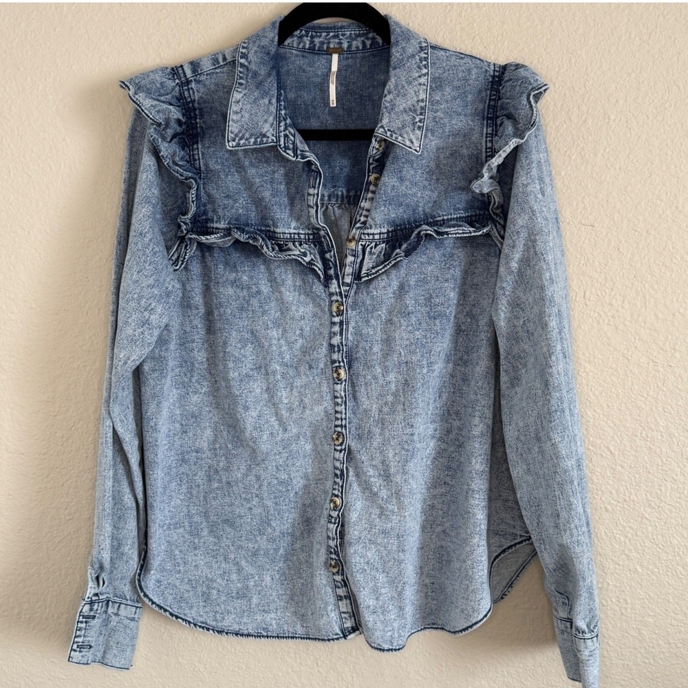 Free People Medium Samantha Acid Wash Denim Ruffle Shirt Boho Country Glam Rodeo